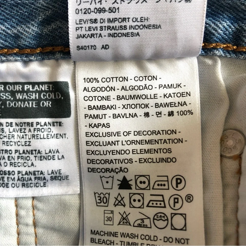 LEVI’S 501 Button Fly Distressed Cut Off High Rise Light Wash Denim Shorts 28